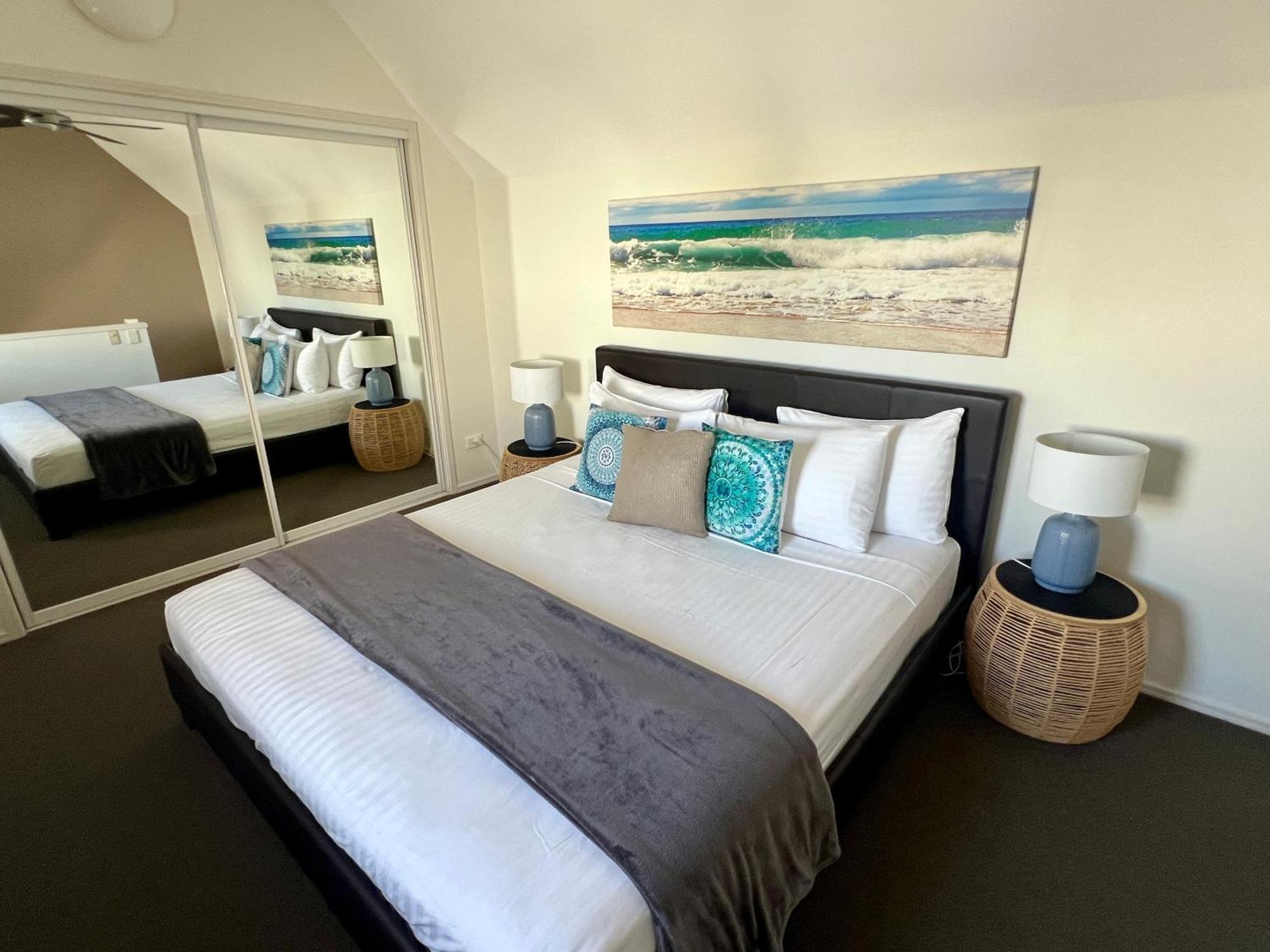 Deluxe Queen Loft Apartment (Spa Bath)